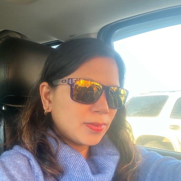 Meet your Posher, Rhia - Picture 1 of 1